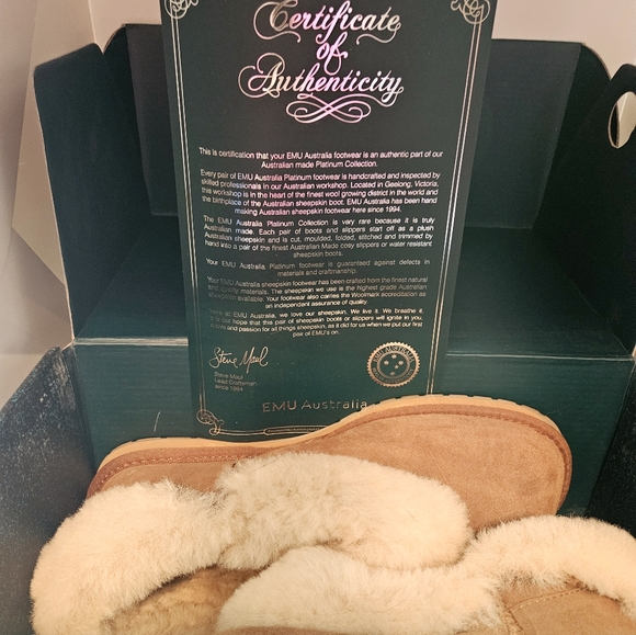 NEW HONEY BROWN EMU BOOTIES/NIB/ SIZE 9 (FITS SMALL)/ALL PAPERWORK IN BOX - Picture 5 of 7